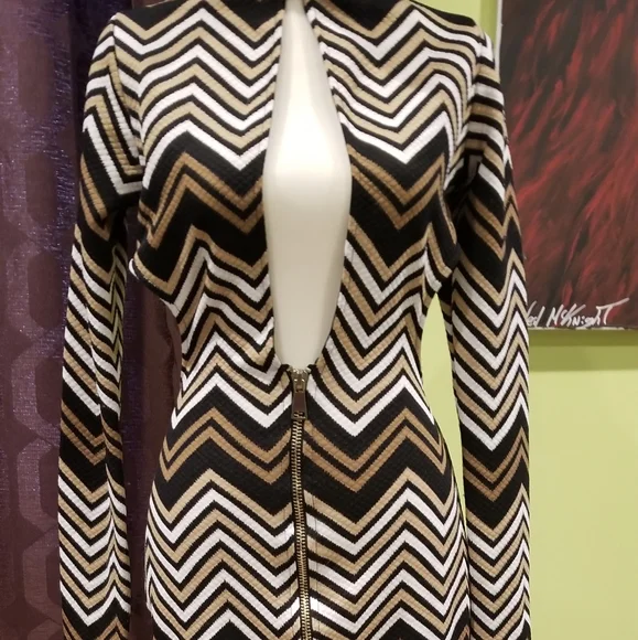 NWOT Form Fitting Chevron Open Front/Backless Dress - Picture 3 of 8